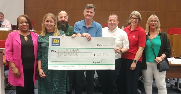 Mayor Dacres and Foodbank volunteers receiving cheque 