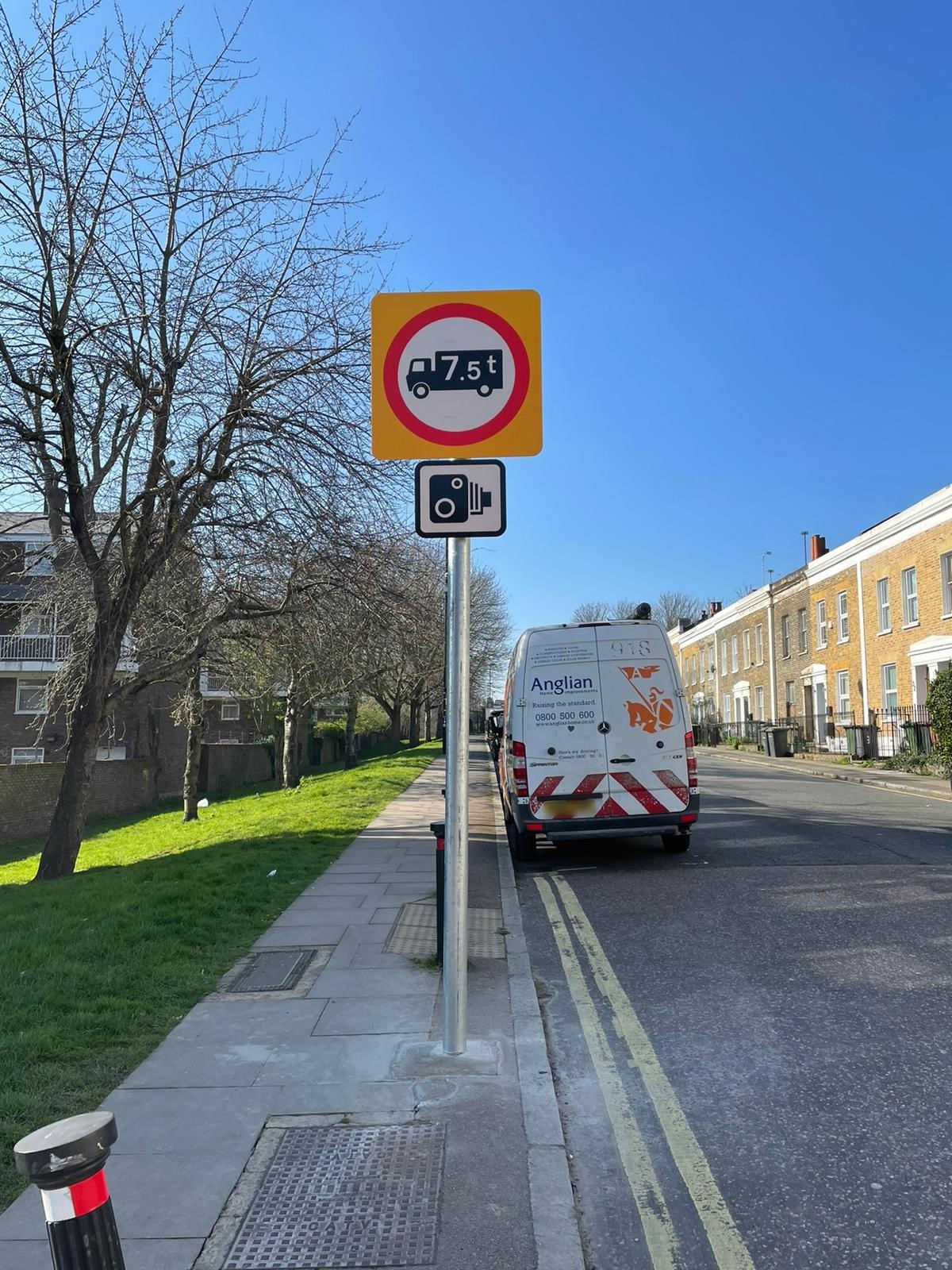 This photo shows the signage when approaching the weight restriction on Florence Road.