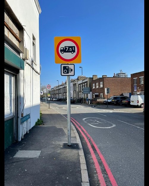 image of a weight restriction sign on florence road